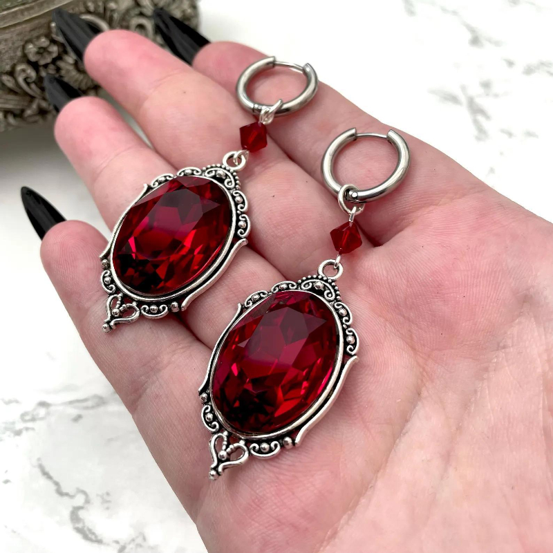 Vampire Cameo Earrings, Gothic - Women'S Victorian Accessories recension och pris