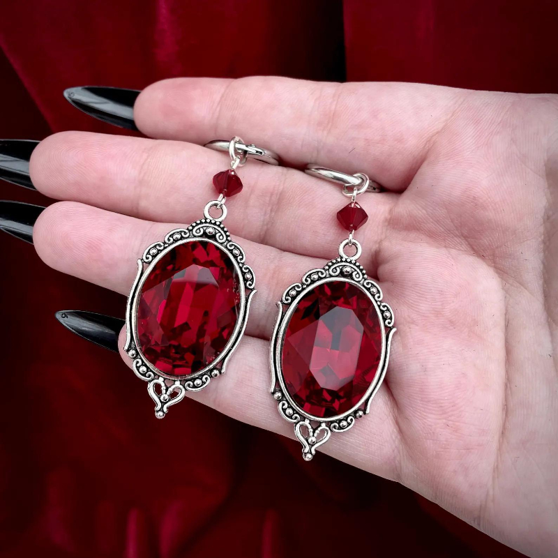 Vampire Cameo Earrings, Gothic - Women'S Victorian Accessories recension och pris